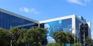 Intel (INTC) Stock Prediction: $150 Bull vs $55 Bear