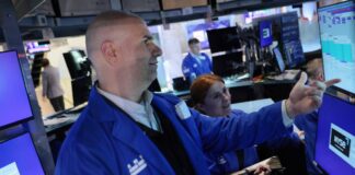 Warren Buffett sends investors 10-word stock market warning