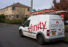 Comcast hopes generous offers will slow internet customer losses