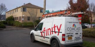 Comcast hopes generous offers will slow internet customer losses