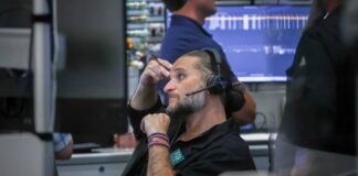 43-year veteran Wall Street analyst sounds alarm on stocks after rare signal flashes