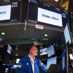 Dividend aristocrats fall less than tech in September selloff