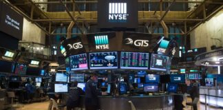 Schwab SCHD draws $679M as dividend ETF climbs 2.39%
