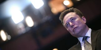 Elon Musk drops trillion-dollar message to SpaceX investors